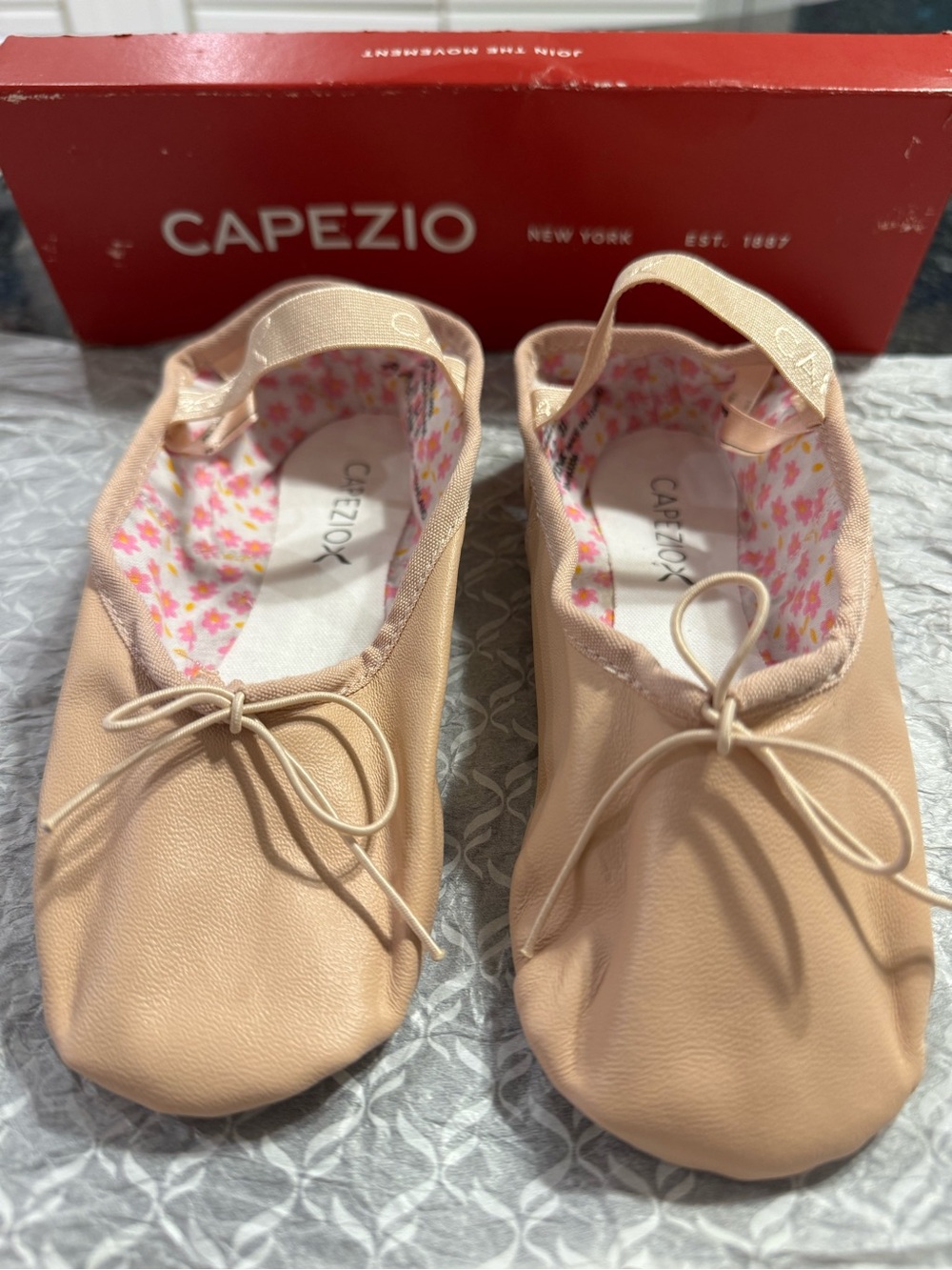 Capezio Leather Full Sole Daisy Ballet Shoe Girls Size 4 M Pink
